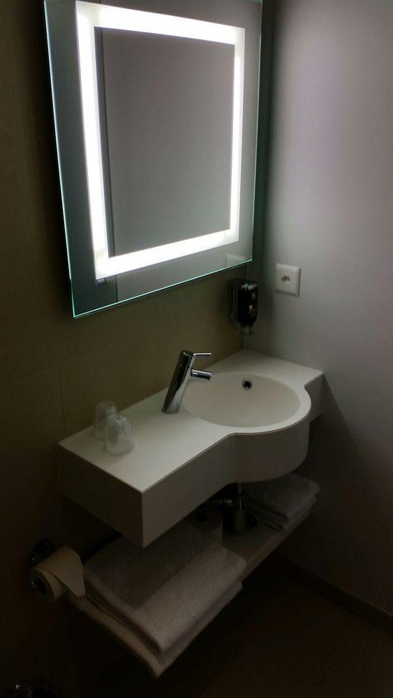 Visionapartments Place De Cornavin - Contactless Check-in Aparthotel Genf